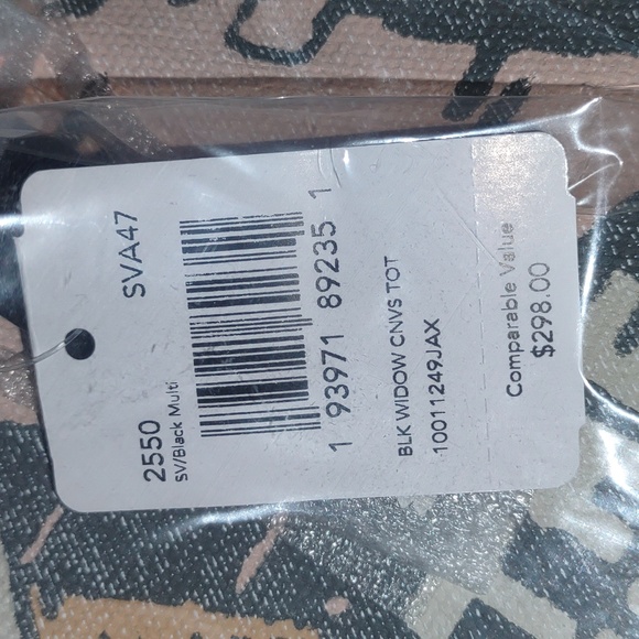 😻COACH😻 X MARVEL Black Widow Tote be first at cosplay! - Picture 9 of 12